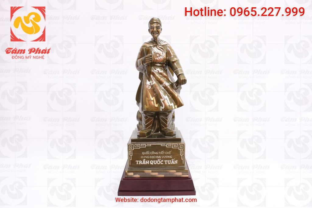Tượng đồng Hưng đạo Đại vương Trần Quốc khảm tam khí