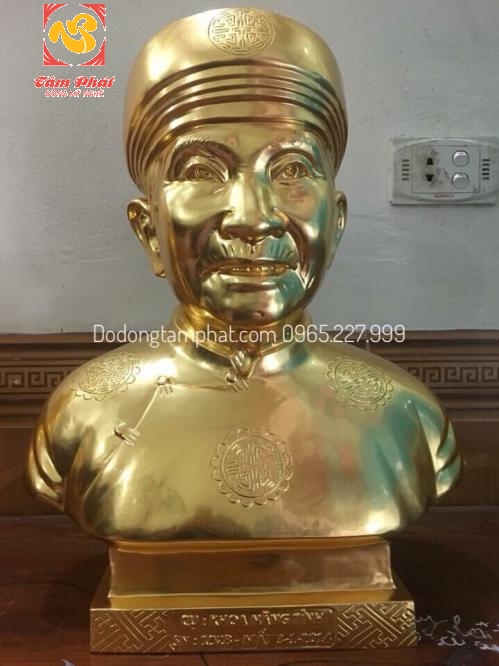 Sự khác biệt cơ bản giữa tượng truyền thần bằng gỗ và tượng truyền thần bằng đồng.