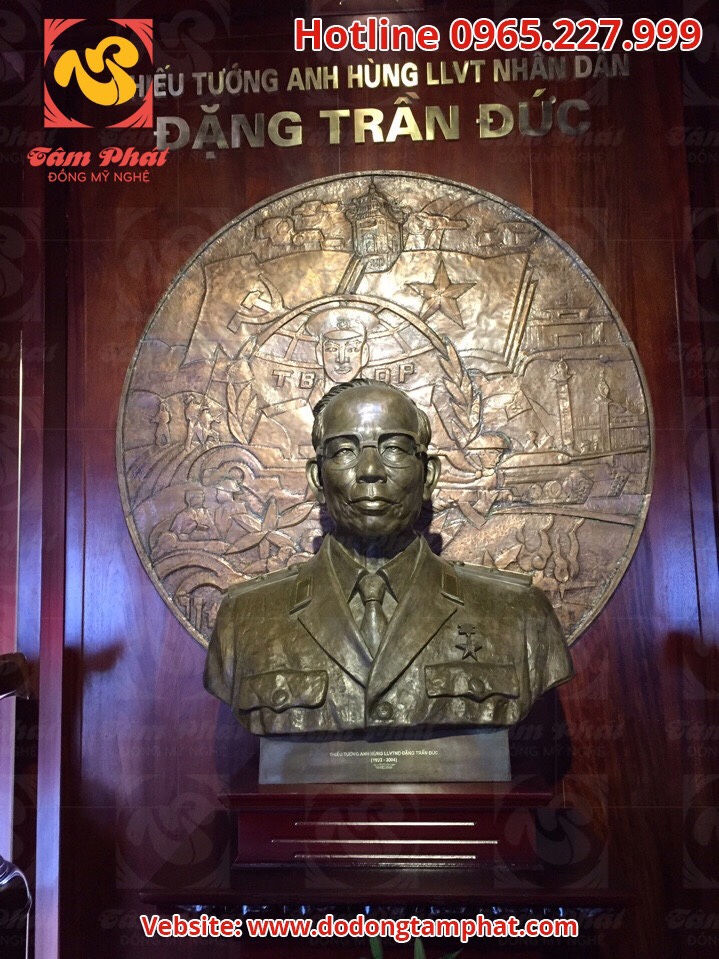 Sự khác biệt cơ bản giữa tượng truyền thần bằng gỗ và tượng truyền thần bằng đồng.