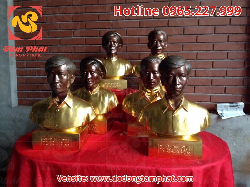 Sự khác biệt cơ bản giữa tượng truyền thần bằng gỗ và tượng truyền thần bằng đồng.