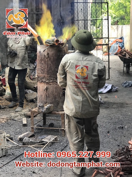 khách hàng về dự lễ đúc đồng của Tâm Phát