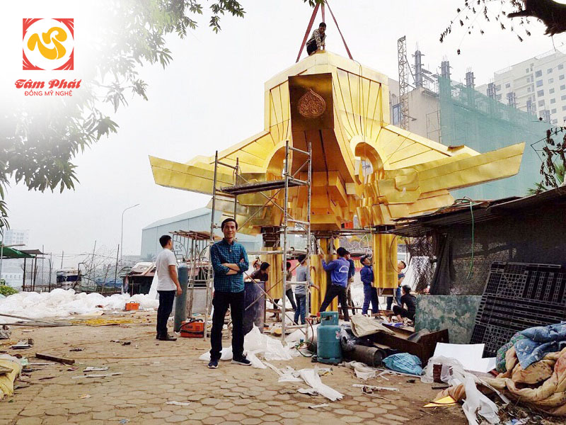 Tượng Đài Mạ Vàng đang trong quá trình hoàn thiện