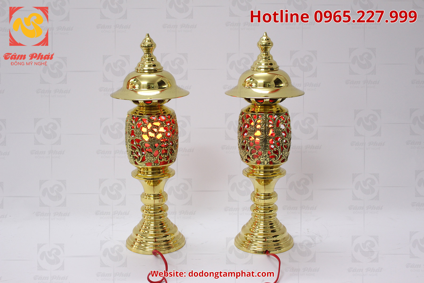 Đôi đèn thờ bằng đồng vàng