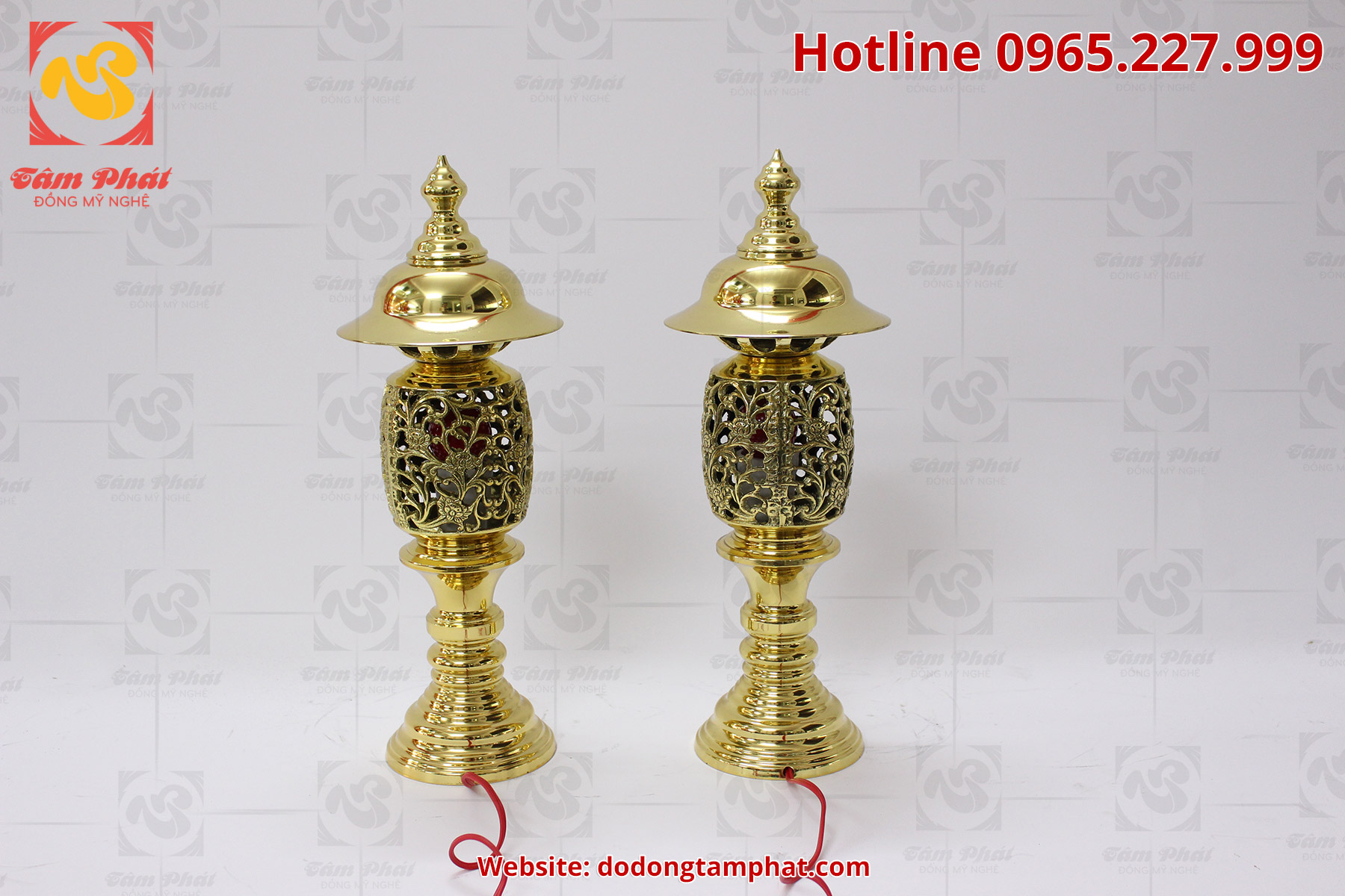 Đôi đèn thờ bằng đồng vàng