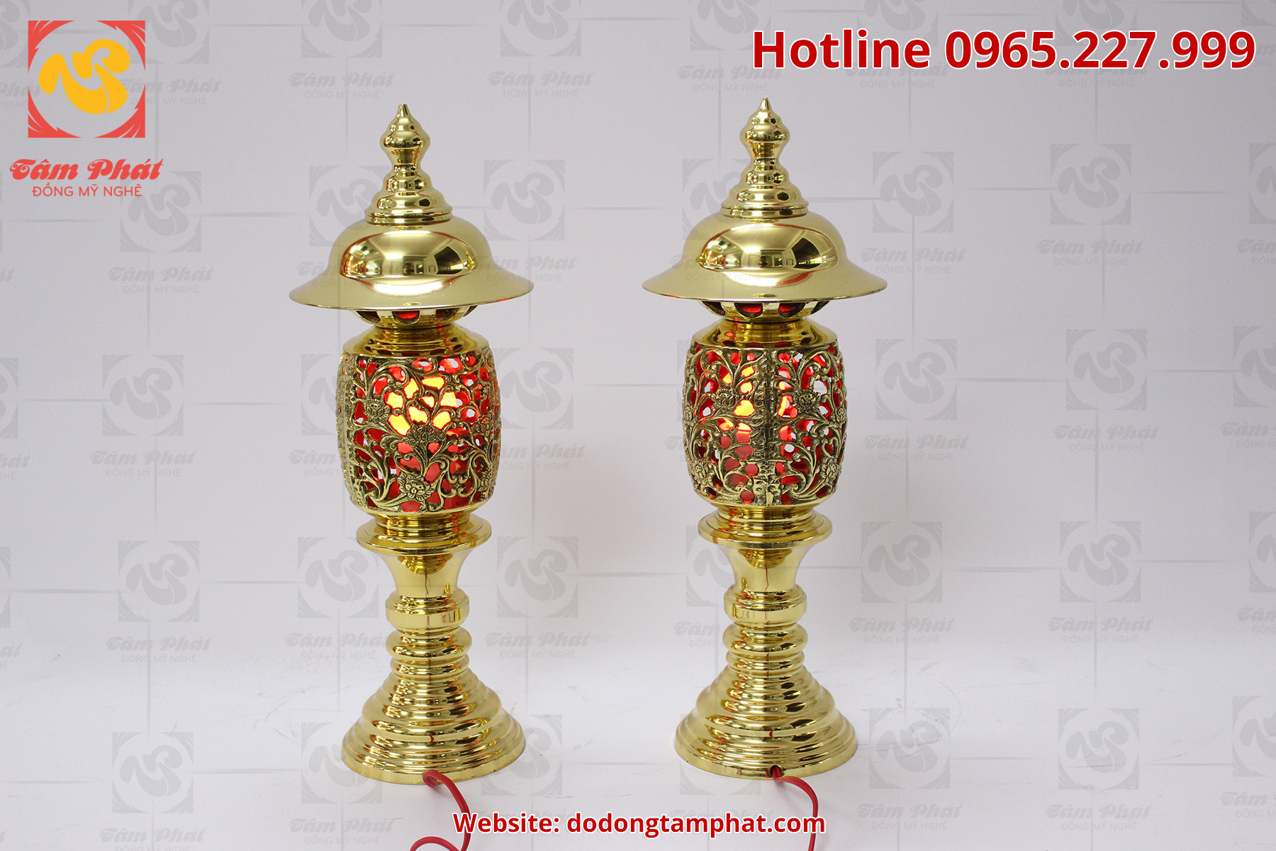 Đôi đèn thờ bằng đồng vàng