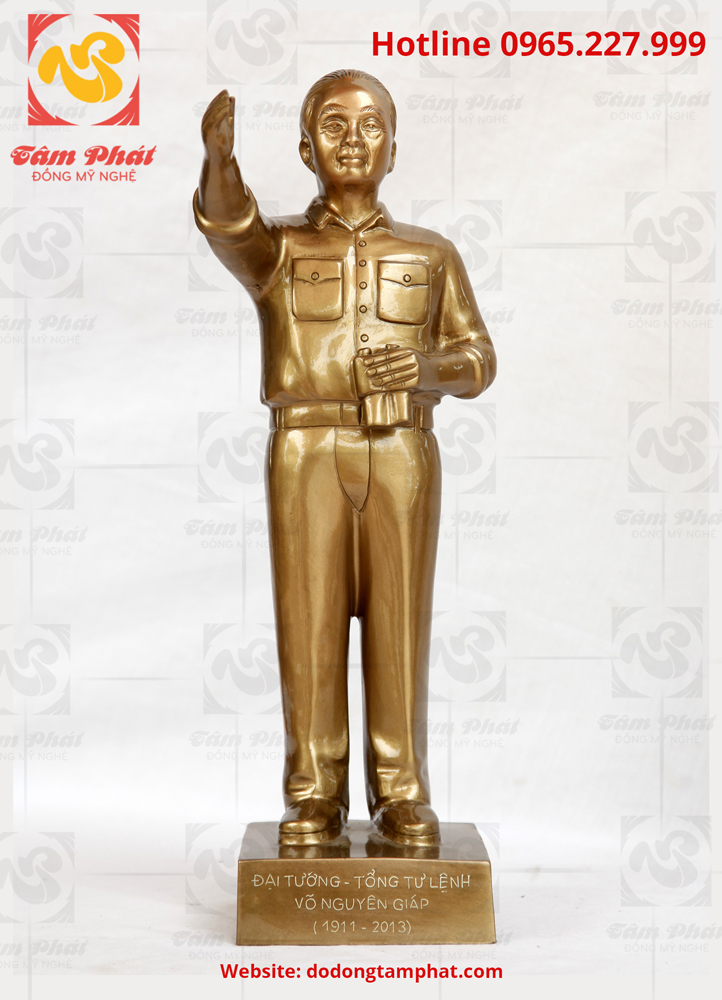 Tượng đồng Hưng Đạo Đại vương Trần Quốc Tuấn đúc tinh xảo