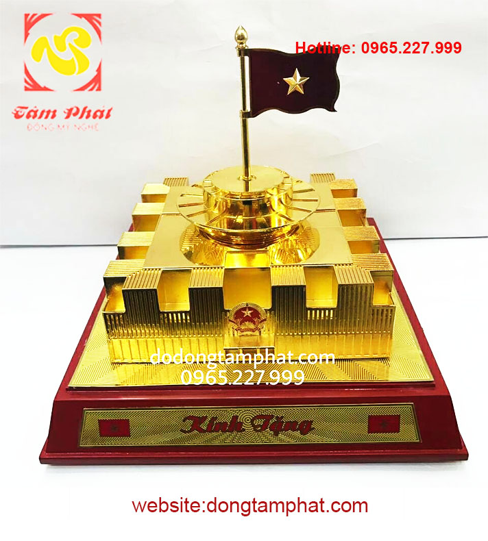 Tòa nhà Quốc hội Việt Nam mạ vàng 24K