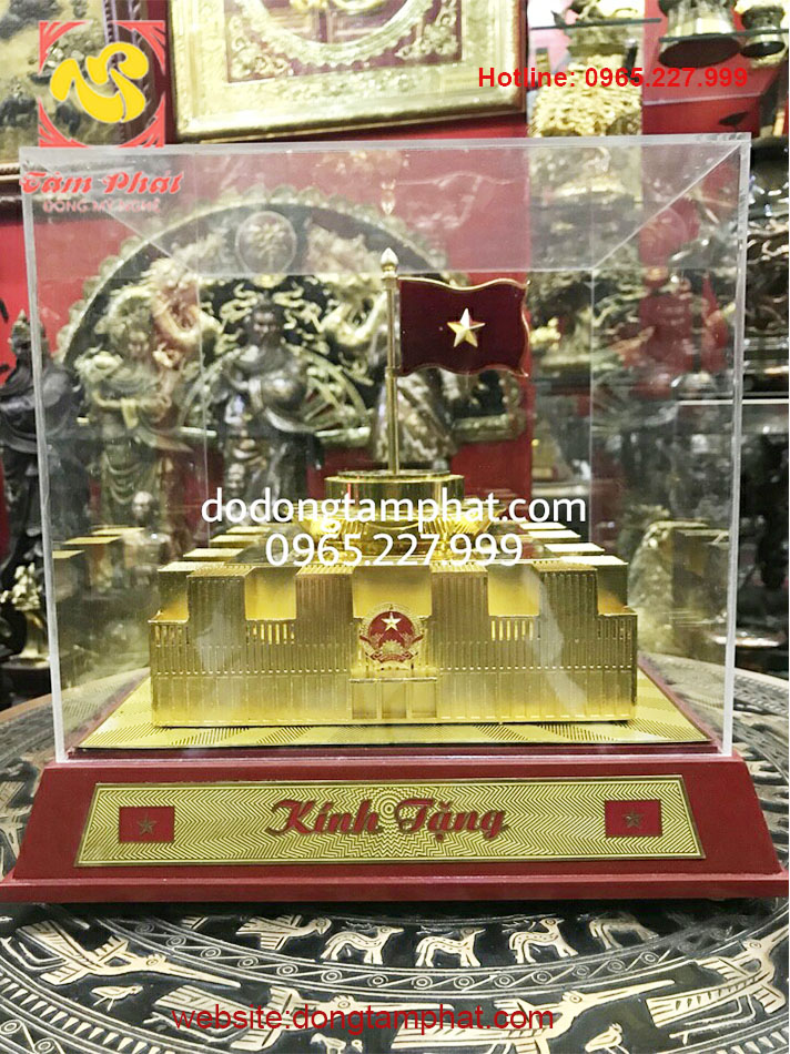 Tòa nhà Quốc hội Việt Nam mạ vàng 24K