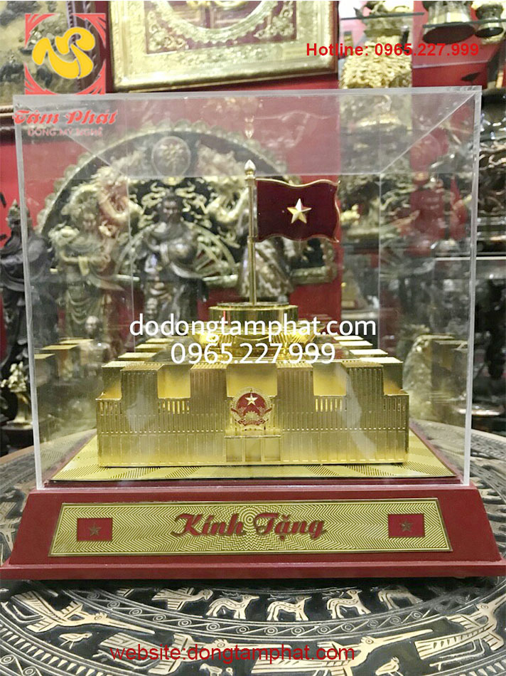 Tòa nhà Quốc hội Việt Nam mạ vàng 24K