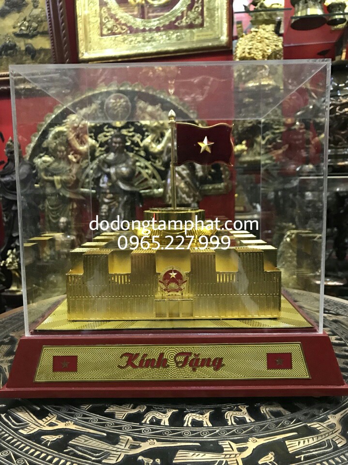 Tòa nhà Quốc hội Việt Nam mạ vàng 24K