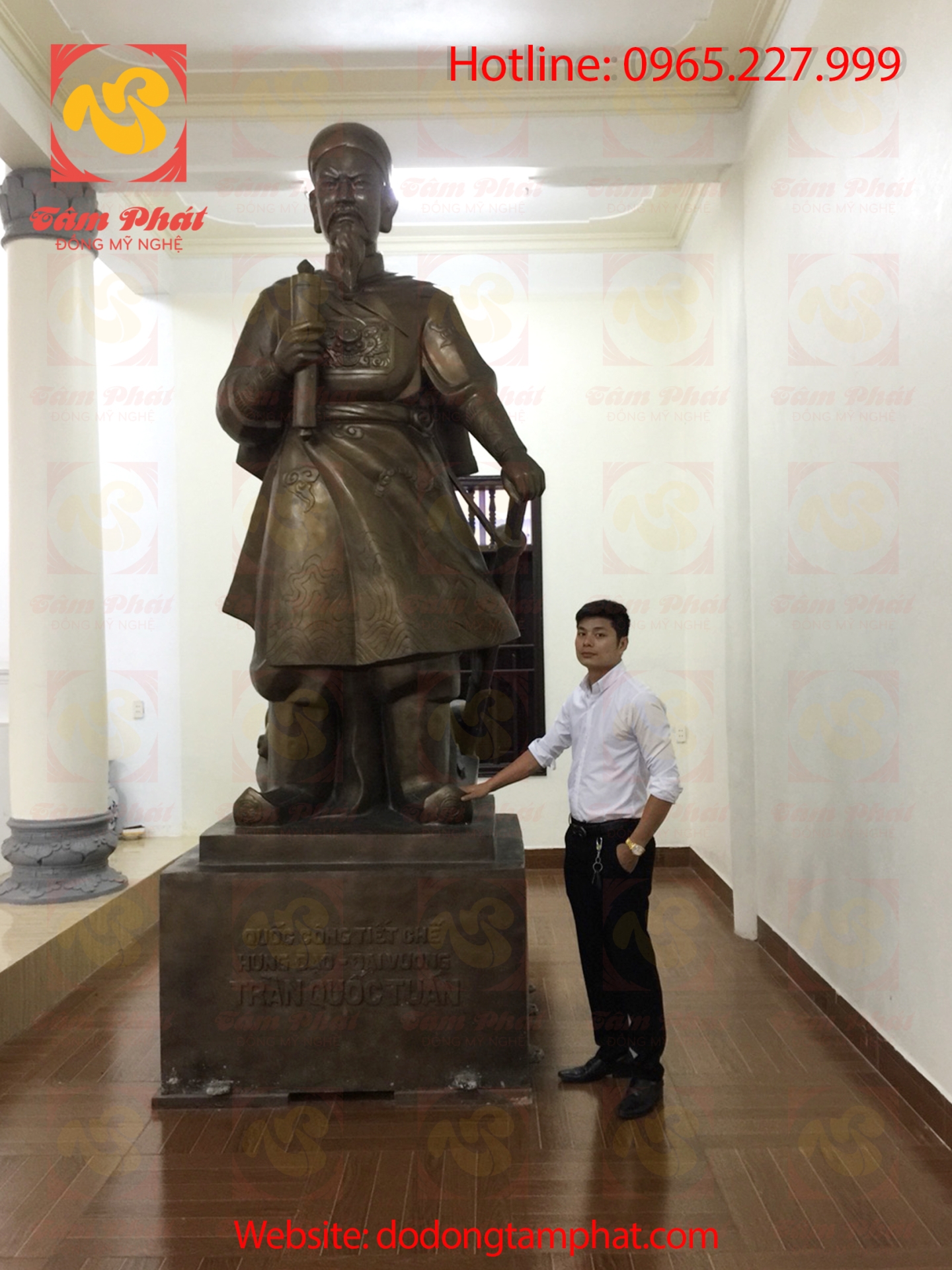 Tượng Trần Hưng Đạo bằng đồng