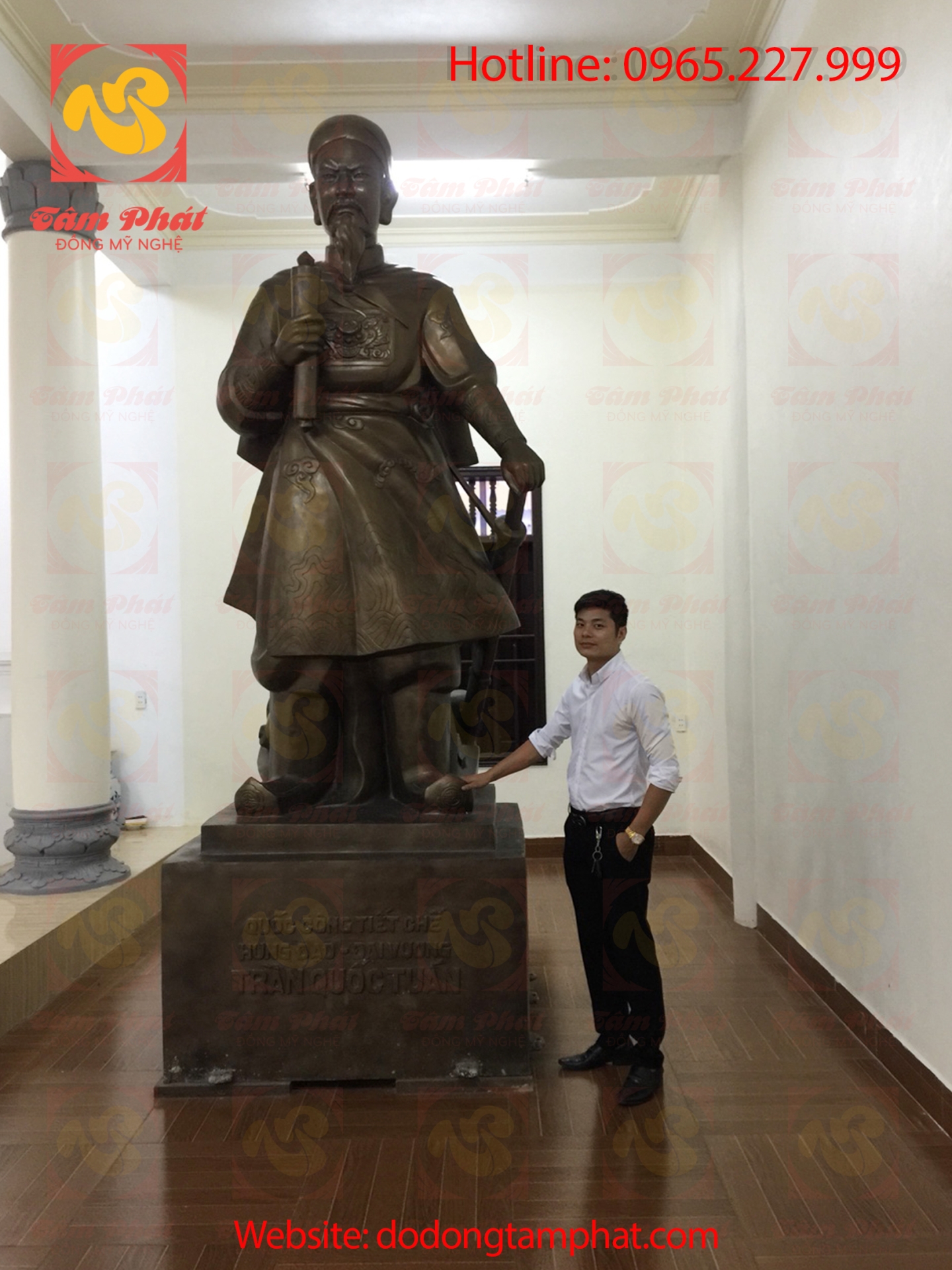 Tượng Trần Hưng Đạo bằng đồng