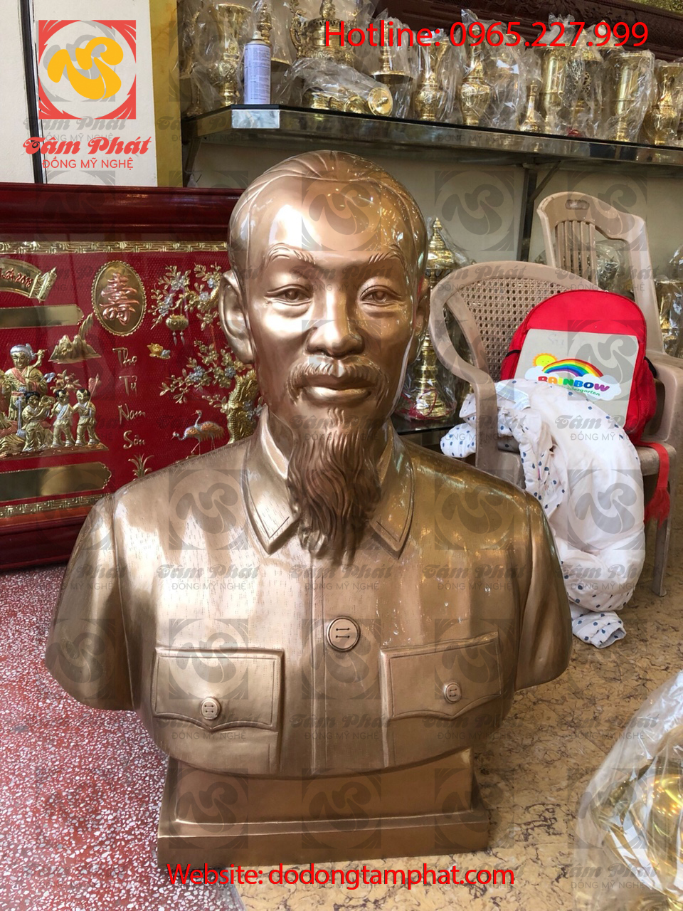 Tượng Bác Hồ bán thân