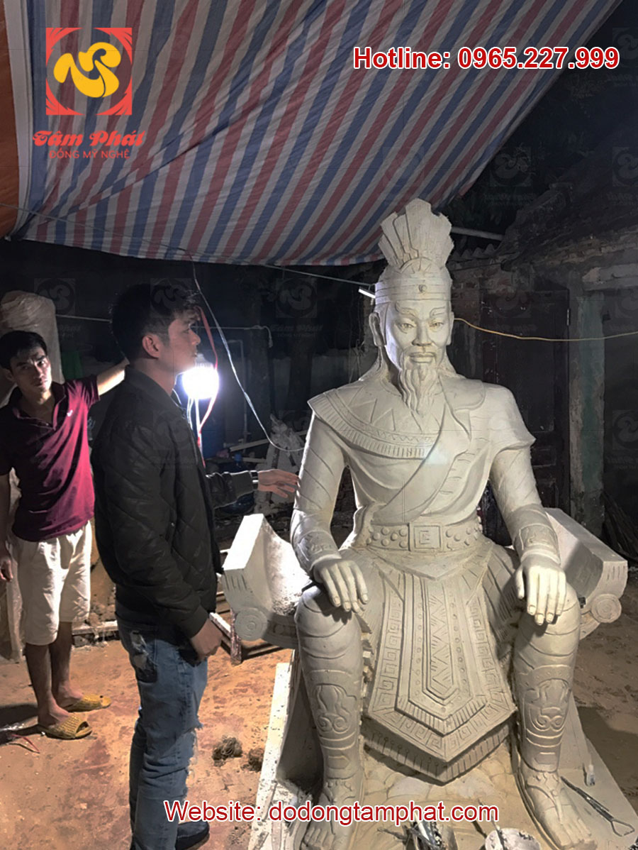 Tượng đồng Quốc Tổ Hùng Vương