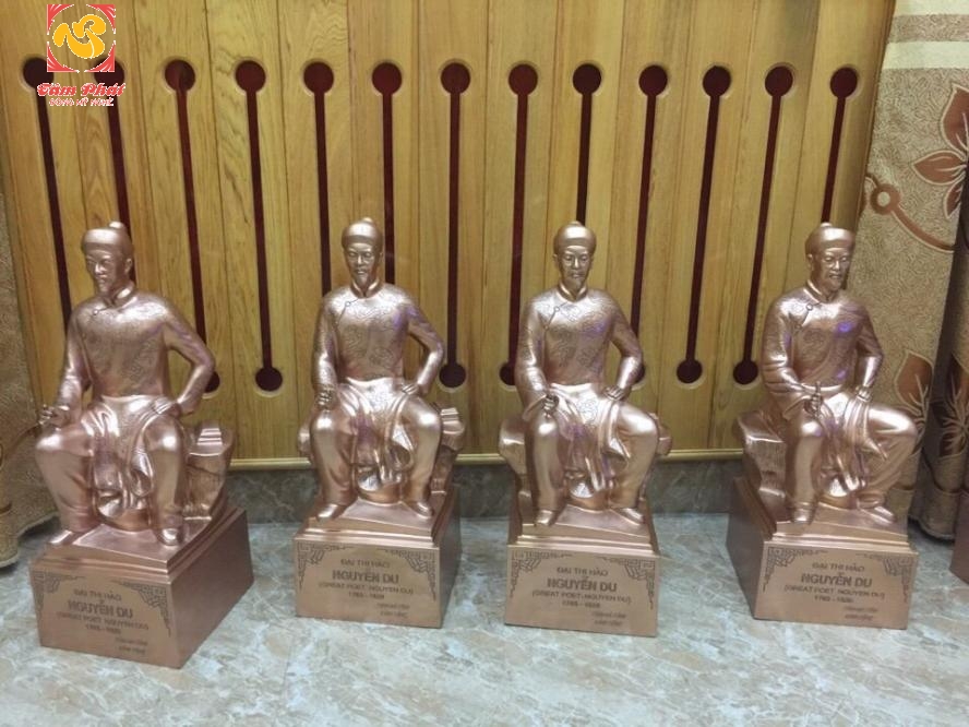 Tượng Đại Thi Hào Nguyễn Du bằng đồng đỏ cao cấp