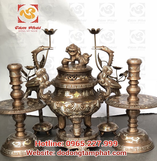 Bộ ngũ sự đồng đỏ khảm tam khí một chữ vàng tinh xảo đúc thủ công.