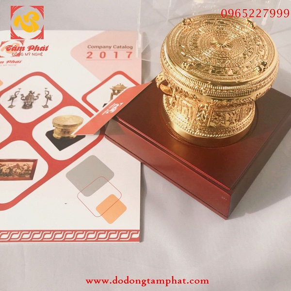 Quả trống đồng đường kính 10cm mạ vàng – quà tặng doanh nhân, đối tác cao cấp