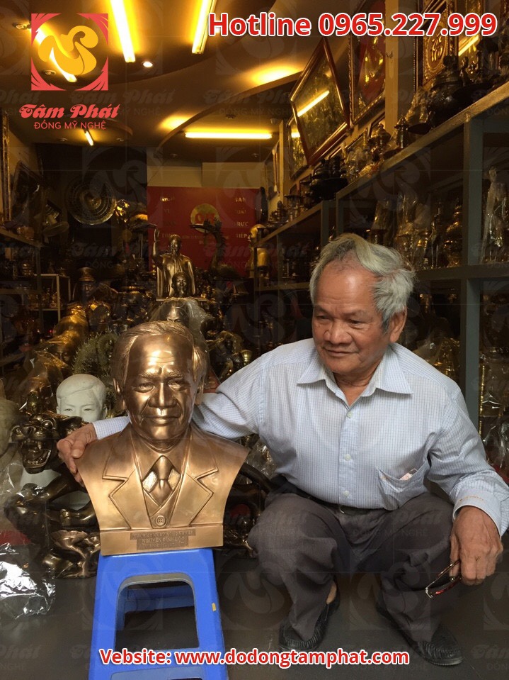 Tượng chân dung cụ ông đúc thủ công đồng đỏ nguyên chất nhập khẩu