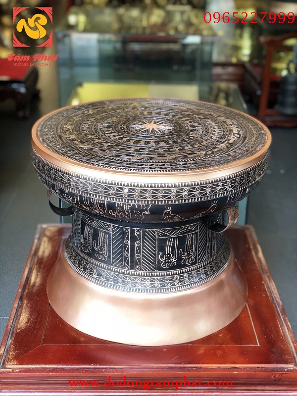 Quả trống đồng có đường kính 60cm trưng bày tại cơ quan, tổ chức đẹp tinh xảo