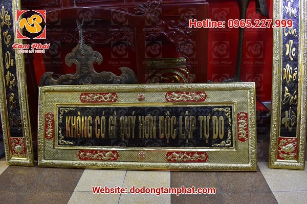 Hoành phi câu đối đặt tại phòng thờ Bác Hồ đẹp tinh xảo