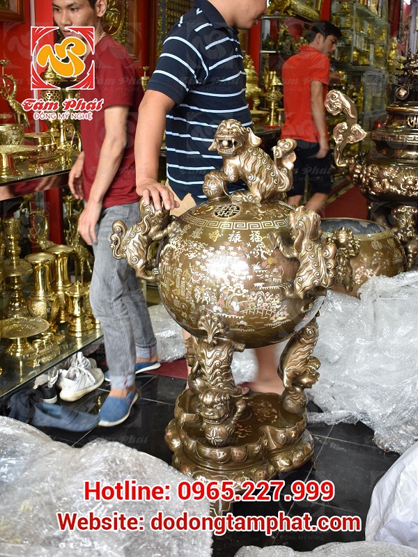 Đỉnh thất lân vờn cầu hàng khảm kỹ, màu sắc sang trọng