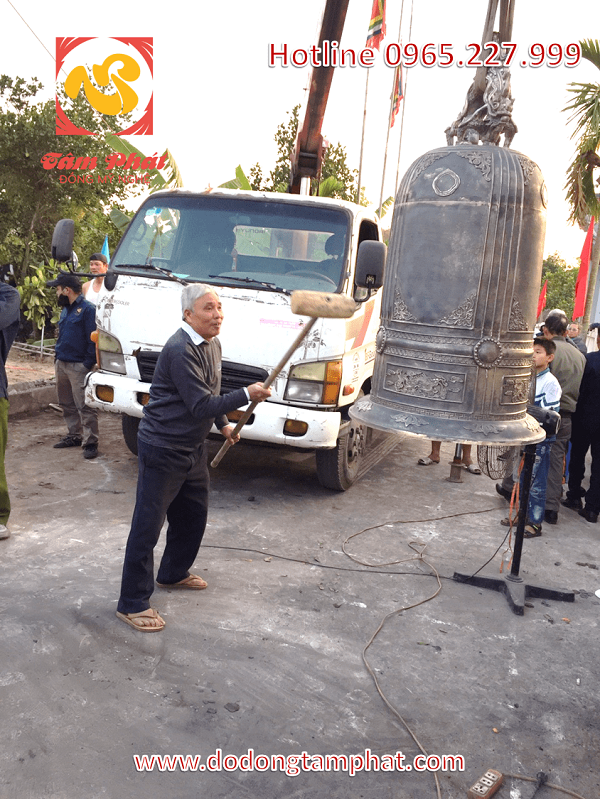 Đúc chuông chùa nặng 200kg, âm thanh trong và vang xa