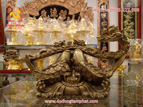 Tượng đôi cá chép tài lộc ngậm gậy Như Ý bằng đồng vàng