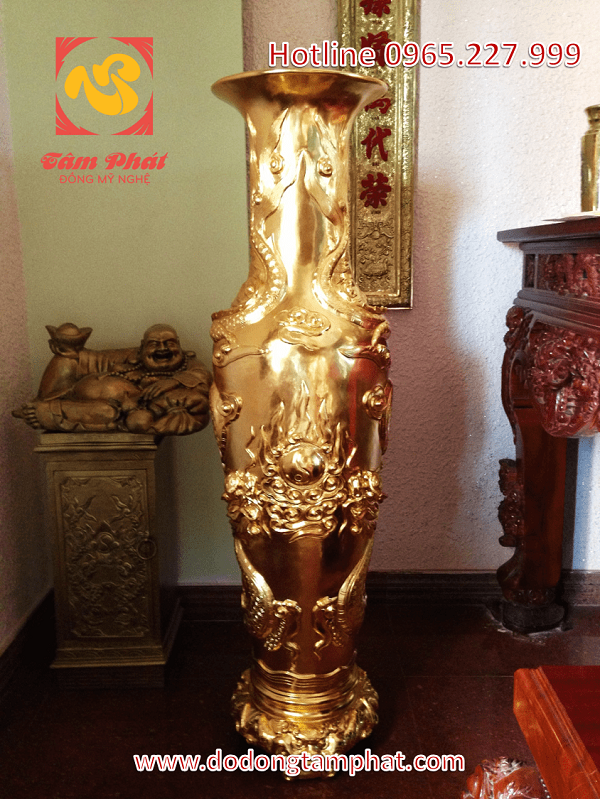 Lọ lục bình bằng đồng thếp vàng cao 1m5 hoa văn rồng nổi