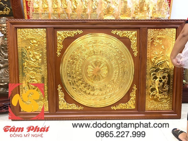 Tranh mặt trống Đông Sơn và hoa sen dát vàng 9999 khung gỗ 2m31 x 1m2