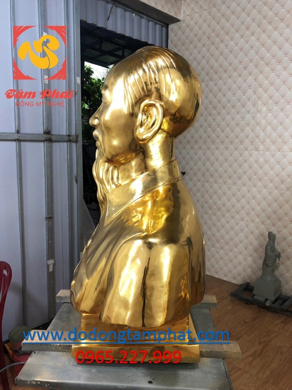 Tượng bán thân Bác Hồ bằng đồng thếp vàng cao 90cm tại xưởng