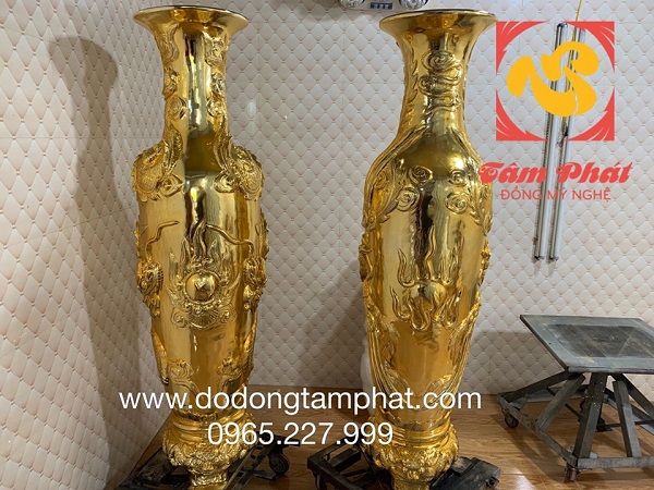 Cặp lộc bình bằng đồng mạ vàng cao 1m73 nặng 280kg