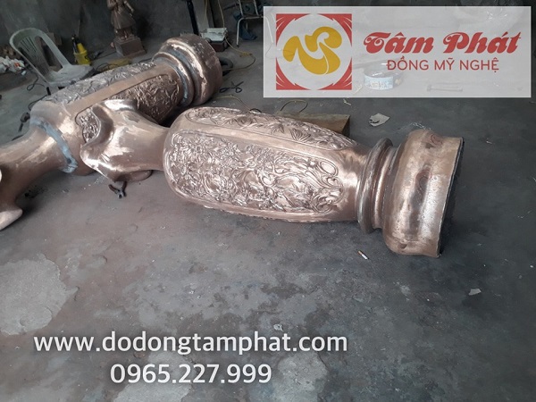Cặp lộc bình đồng đỏ chạm Tứ quý cao 1m75 tại xưởng