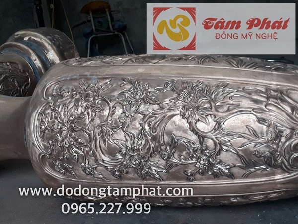 Cặp lộc bình đồng đỏ chạm Tứ quý cao 1m75 tại xưởng