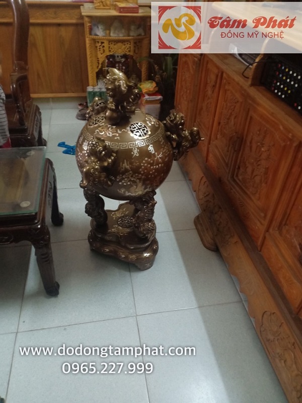 Đỉnh cầu thất lân đồng đỏ khảm tam khí cao 90cm tại nhà khách