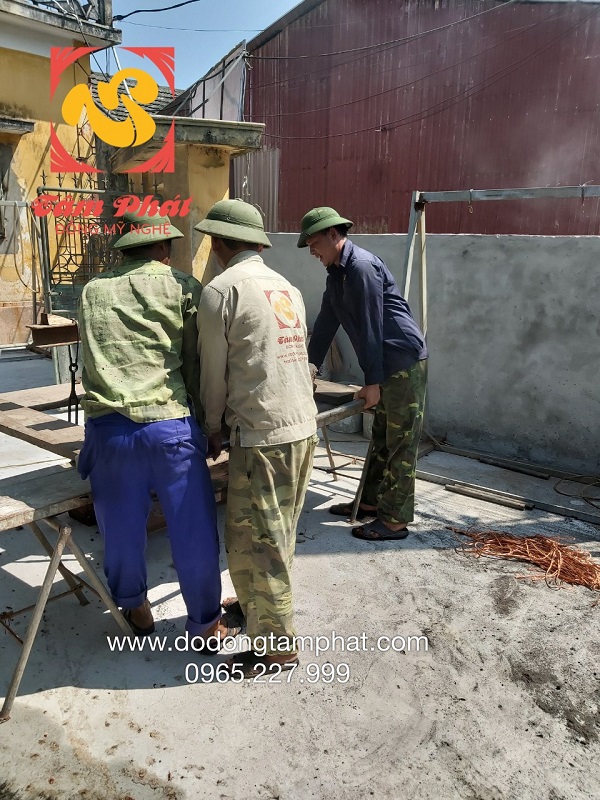 Đúc chuông tụng kinh nặng 130kg và bát hương đường kính 42cm