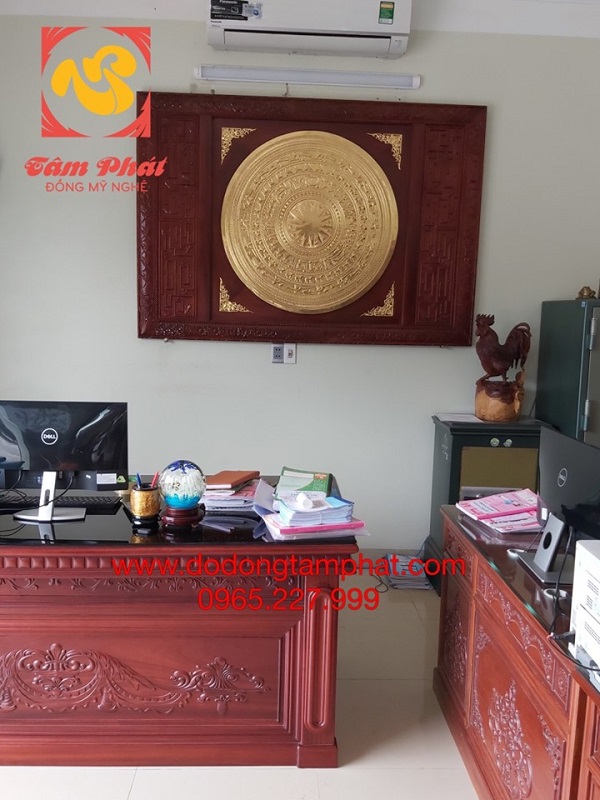 Mặt trống đồng Đông Sơn dát vàng 9999 khung gỗ