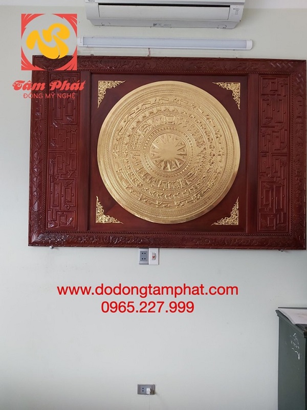 Mặt trống đồng Đông Sơn dát vàng 9999 khung gỗ