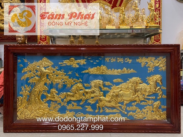 Tranh Bát Mã bằng đồng dát vàng kích thước 2,31m x 1,2m