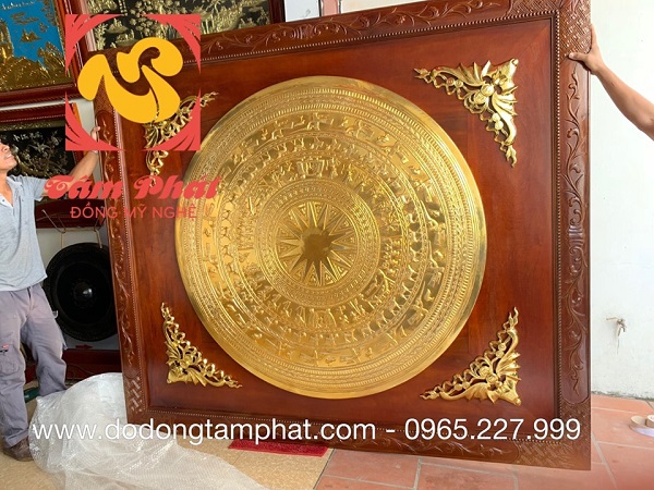 Tranh trống đồng kết hợp hình Dơi 2m3x2m khung gỗ mạ vàng