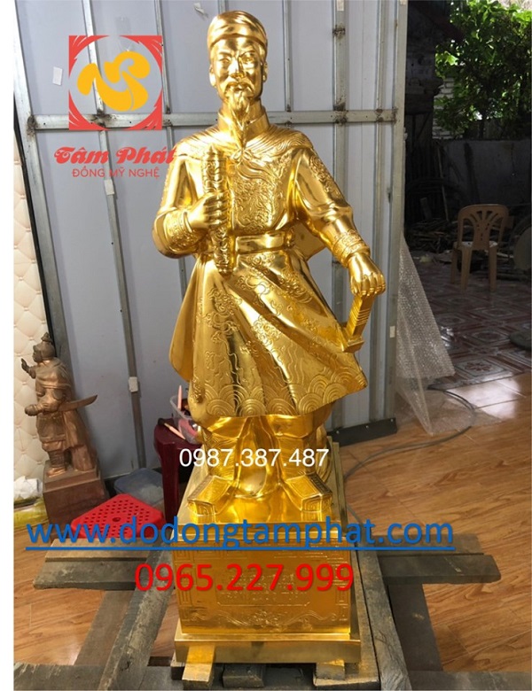 Tượng đồng Hưng Đạo Vương thếp vàng mẫu chuẩn cao 90cm tại xưởng