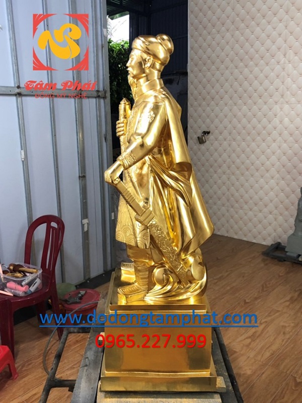 Tượng đồng Hưng Đạo Vương thếp vàng mẫu chuẩn cao 90cm tại xưởng