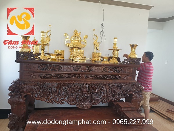 Bộ đồ thờ gia tiên đầy đủ dát vàng ròng sang trọng