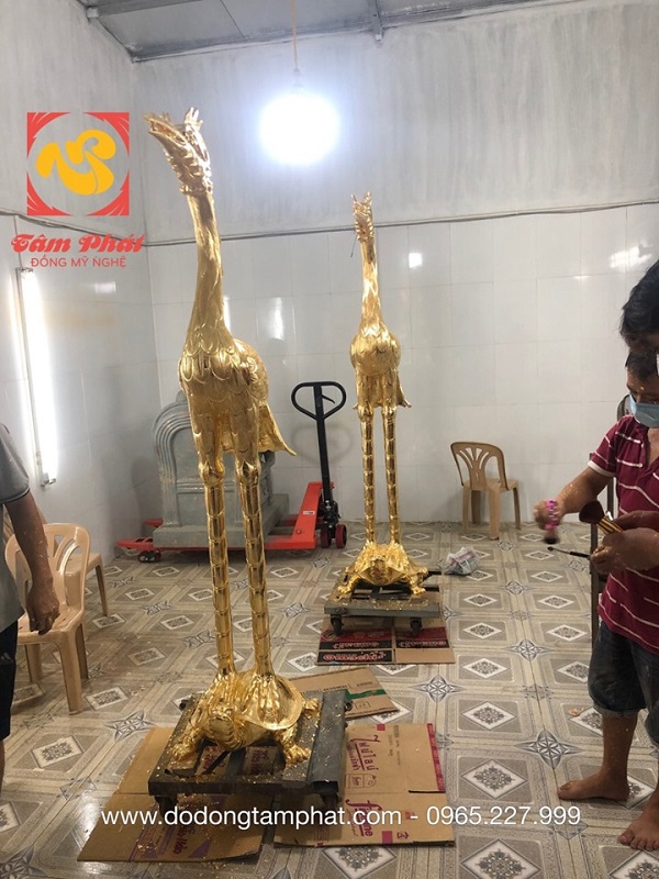 Cặp hạc thờ bằng đồng dát vàng 9999 cao 2m2