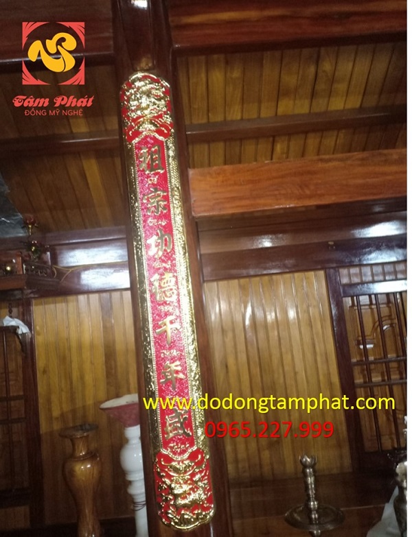Hoành phi câu đối và bộ đồ thờ đầy đủ khảm ngũ sắc lắp đặt tại từ đường