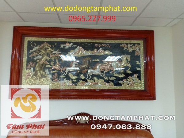 Tranh đồng Mã Đáo Thành Công khảm tam khí lắp đặt tại nhà khách