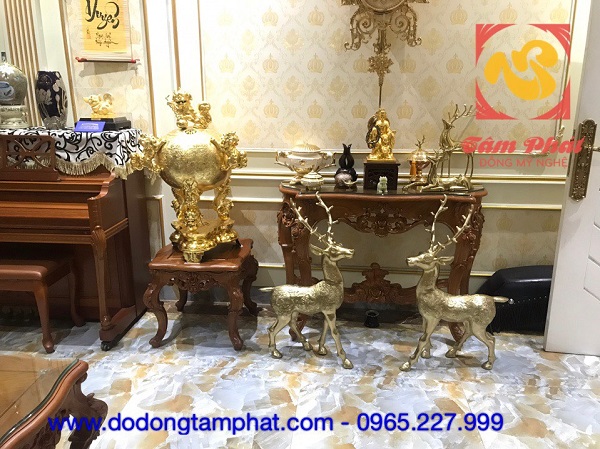 Đỉnh thất lân vờn cầu mạ vàng và quà tặng Tuần Lộc Noel