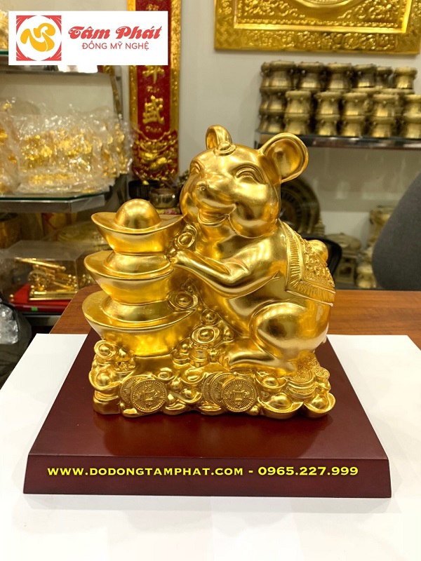 Tượng chuột tài lộc đẹp bên Kim Nguyên Bảo dát vàng