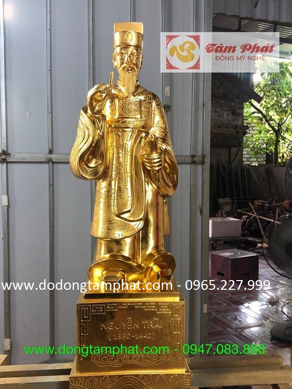 Tượng Nguyễn Trãi bằng đồng thếp vàng 9999 tại xưởng