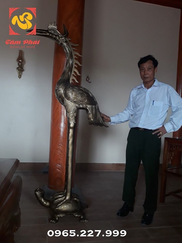 Đôi hạc chầu cỡ lớn chế tác từ đồng vàng lắp đặt cho đình chùa