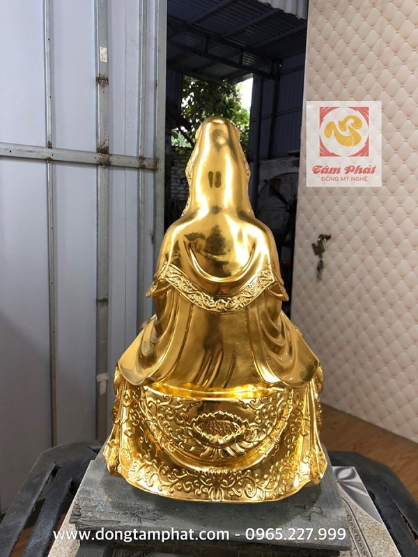 Tôn tượng Phật Quan Âm bằng đồng thếp vàng